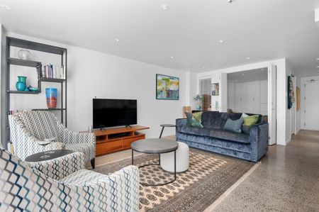 Immaculately Renovated Garden Apartment - Photo 3