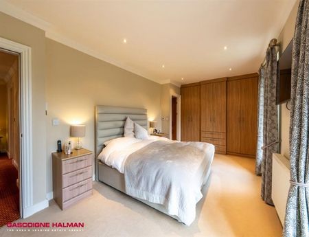 4 Bedroom Detached To Let - Photo 4