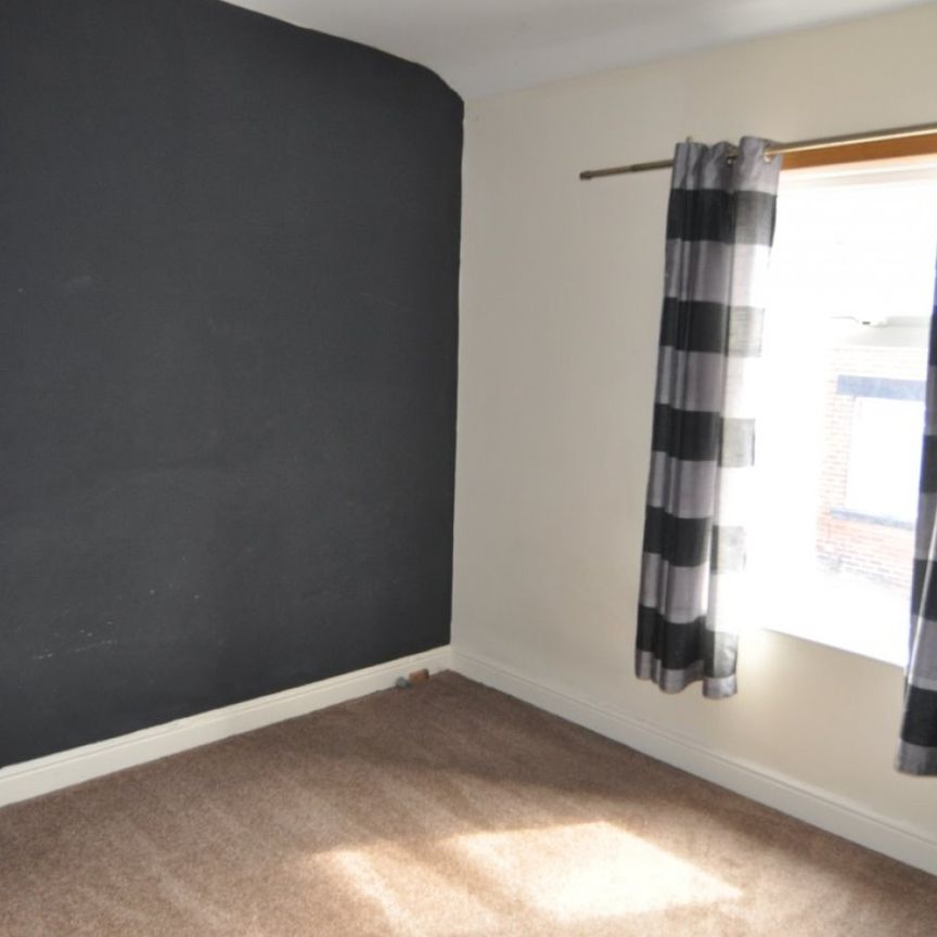 3 bed Terraced - To Let - Photo 1
