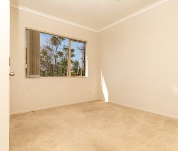 Charming 4 Bedroom, 3 Bathroom Home in the Heart of Panmure - Photo 2