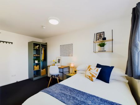6 Bedroom House - Photo 4