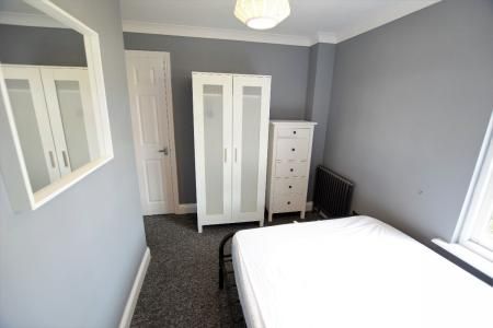 2 Bedroom Student Home - Stirling Court, City Centre - Photo 2