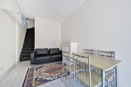 3 bedroom flat to rent - Photo 2