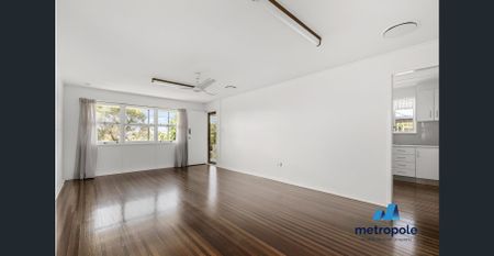 BRIGHT BREEZY AND COMFORTABLE - Photo 4