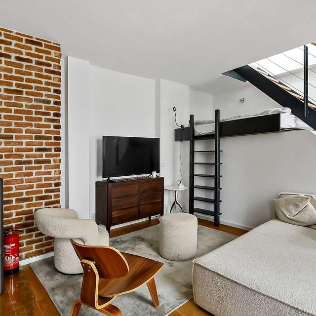 Altbau meets Moderne: Möblierte Wohnung mit Dachterrasse für zeitgemäßen Lifestyle - Photo 1