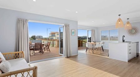 Modern living at the beach - Photo 2