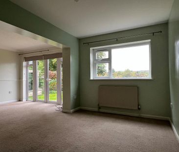 4 bedroom detached house to rent - Photo 2