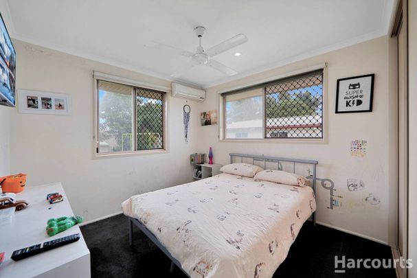 Charming 3 Bedroom Brick Home in a Great Neighbourhood - Photo 1