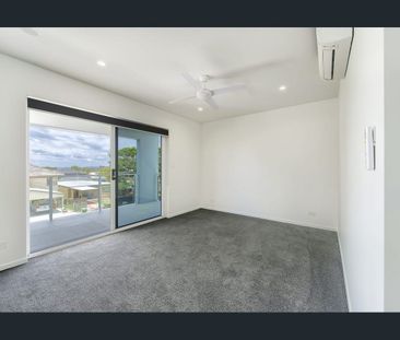 Gorgeous 3 Bedroom unit close to the waterfront in Woody Point! - Photo 4