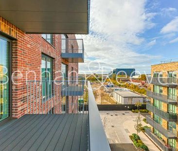 Samara Drive, Southall, UB1 - Photo 3