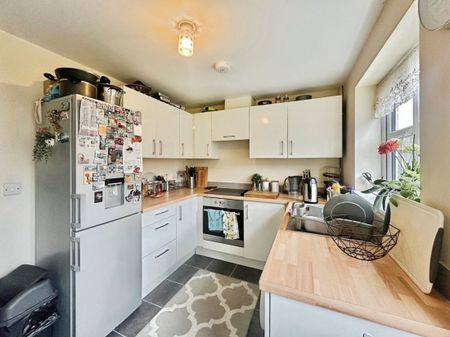 studio unspecified - Photo 2