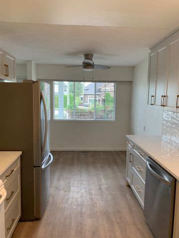 South Meridian Area/White Rock - Cozy 3 Bedroom / 1 Full Bath - Photo 5