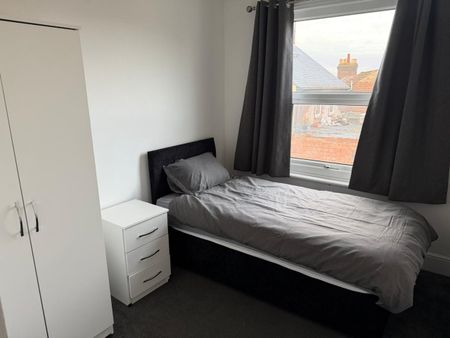 Room in a Shared House, Stockwood Crescent, LU1 - Photo 5