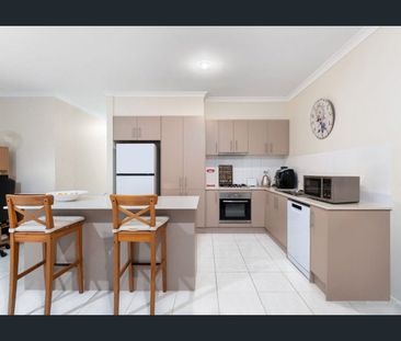 Modern Lakeside Living – Walk to Shops, Schools & the Lake! - Photo 1