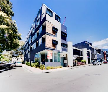 Standard Studio with Balcony - Photo 6