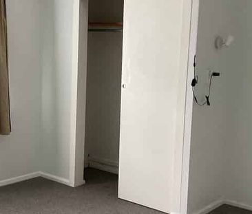 Spacious 3 bedrooms property in central location - Photo 3
