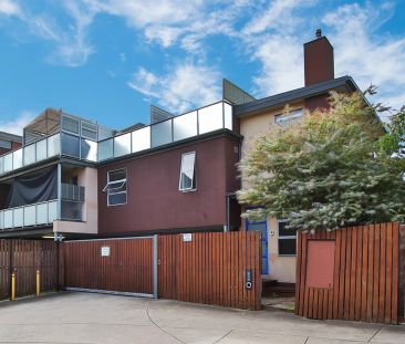 LOCATION PERFECT! - Photo 2