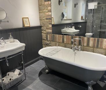 4 bedroom semi-detached house to rent - Photo 5