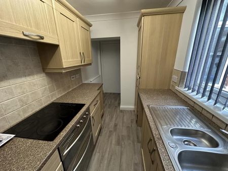 3 bedroom terraced house to rent - Photo 3