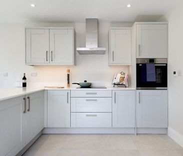 4 bedroom end of terrace house to rent - Photo 4