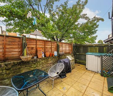 2 bedroom maisonette to rent - Photo 5