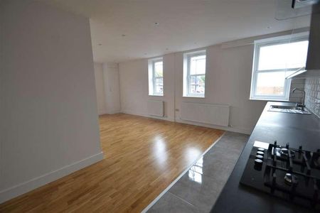 Victoria Road, Horley, RH6 - Photo 2