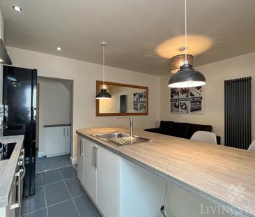 2 bedroom ground floor flat to rent - Photo 5