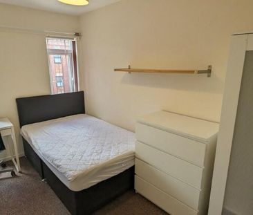 4 bedroom flat to rent - Photo 4