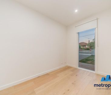 3B Malcolm Street, MCKINNON, VIC - Photo 3