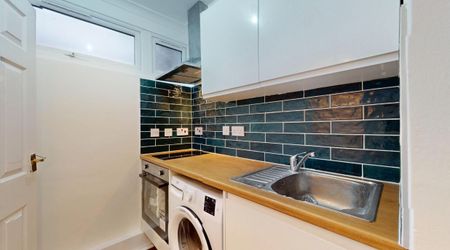 Studio Flat, West Cromwell Road, SW5 - Photo 2