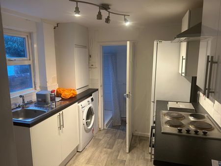 3 Bed Terraced House, Sherwood Street, RG30 - Photo 5