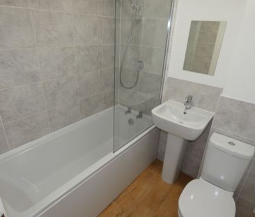 2 bed House - To Let - Photo 6