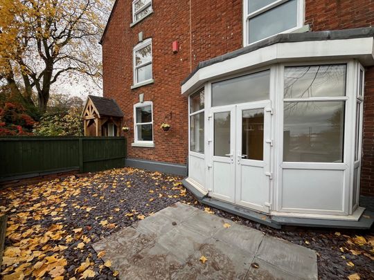 Dove Bank, Uttoxeter - Photo 1