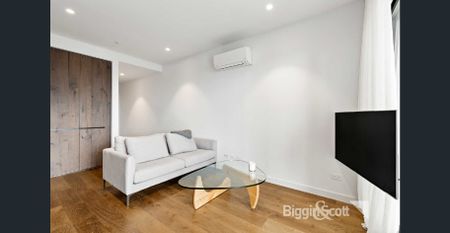 EXQUISITE 1 BEDROOM APARTMENT WITH LARGE BALCONY, NATURAL LIGHT, OFF STREET PARKING - Photo 4