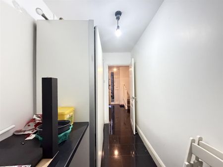 3 Bedroom House - Mid Terrace To Let - Photo 3