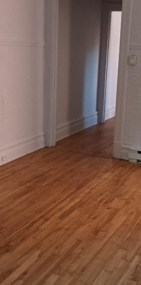 METRO PIE-1X GRAND 5 1/2 LIBRE +STATIONNEMENT - Photo 1