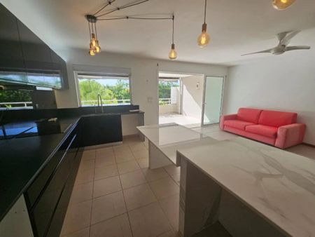 Location Appartement 68.71m² 3 pièces Fort de france - Photo 2