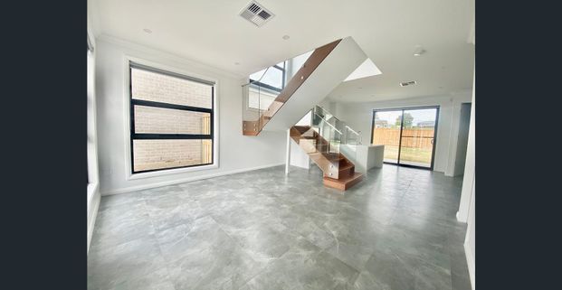 FOUR BEDROOM FAMILY HOME! - Photo 1