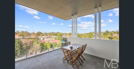 LEAFY NORTH-FACING RETREAT IN A BOUTIQUE BUILDING - Photo 2