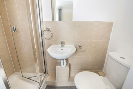 1 bedroom in a house share to rent - Photo 4