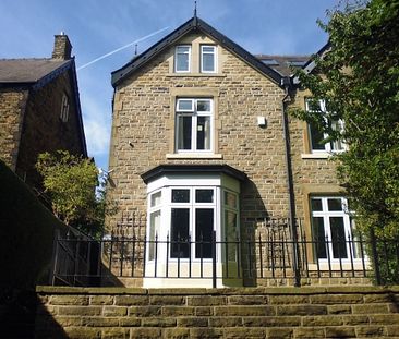 Stylish 4-Bed Ensuite Student House on Vibrant Ecclesall Road - Photo 3