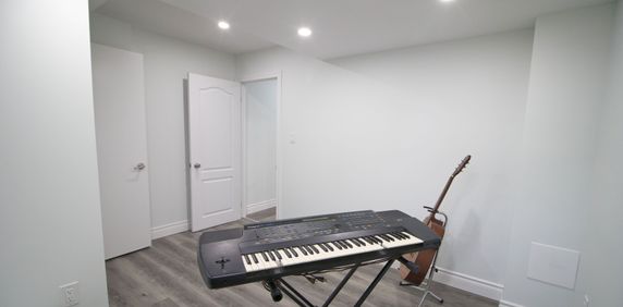 For Lease - 10 Akil Thomas Gardens, Toronto, Ontario - Photo 2