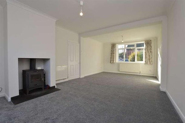 Sutton Gardens, Merstham, Redhill, RH1 - Photo 1