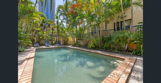 Beachside Broadbeach Living – Steps from Sand & Surf - Photo 1