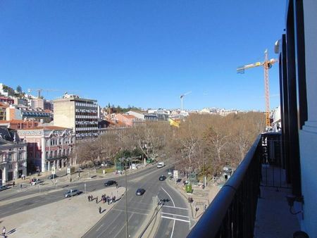 2 room luxury Flat for rent in Lisbon, Portugal - Photo 3