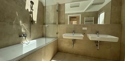 NEUES ZUHAUSE IM DACHGESCHOSS: Nähe Sobieskiplatz und MedUni! - Photo 2