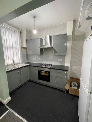 2 Bed Terraced House, Conway Mount, LS8 - Photo 2