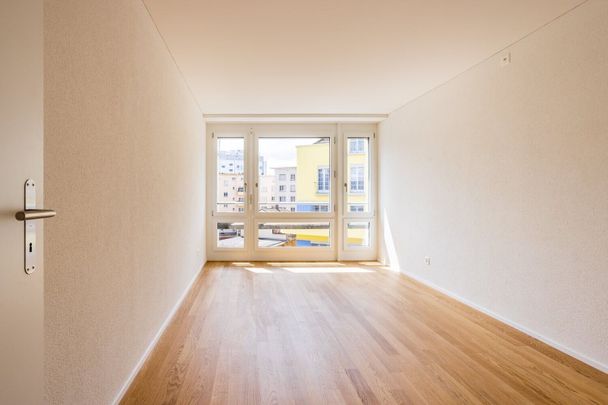 Stylish 4.5-room apartment near the train station - Photo 1