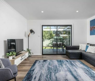 Stunning, modern family home - Photo 2
