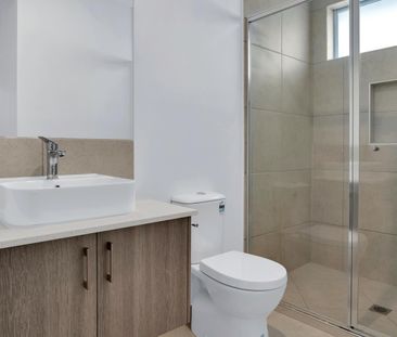 Gorgeous 4 bedroom Family Home - Jubilee - Photo 6